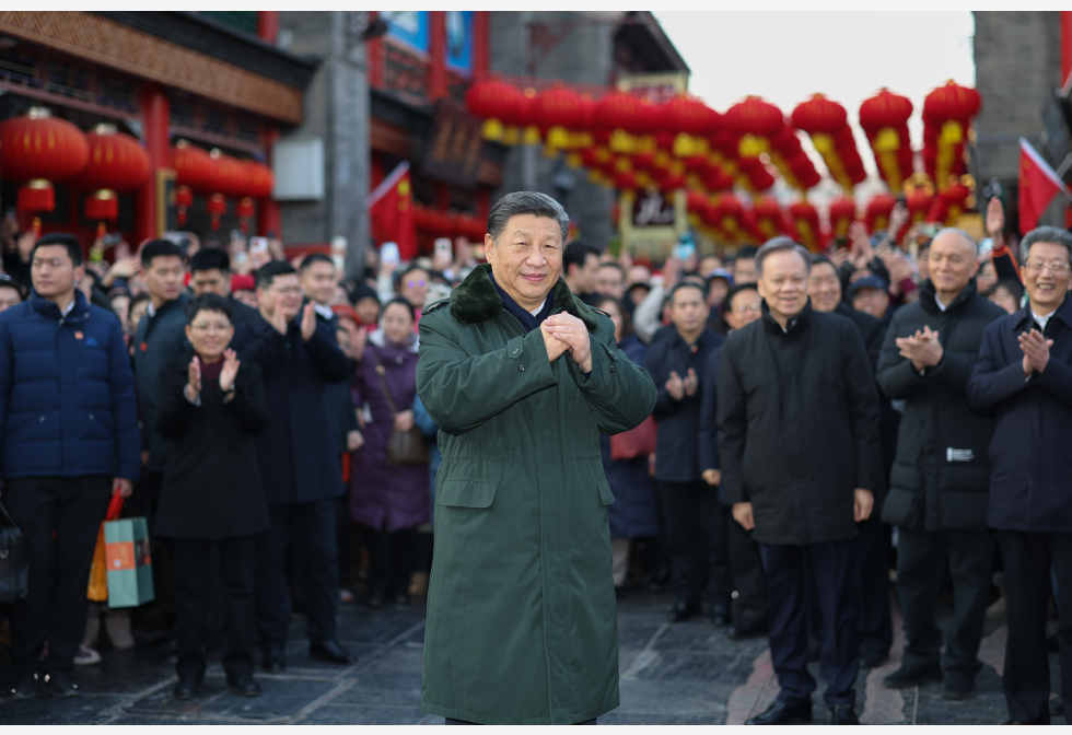 习近平向全国各族人民和港澳台同胞拜年