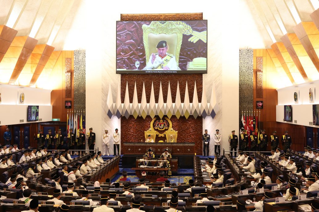 國會開幕/ 議會廳內安裝了LED大熒幕