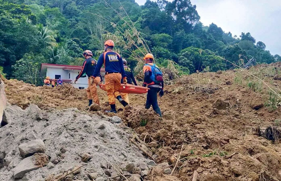 土崩吞噬巴士與住家 菲南至少7死31傷 約80人被埋