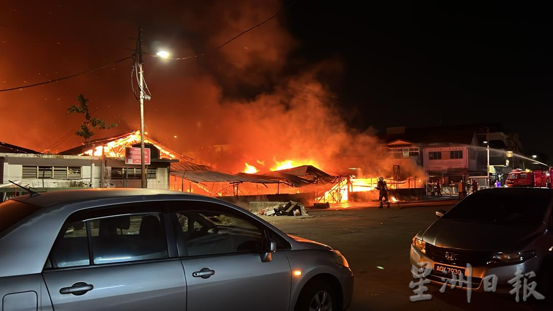 大和园巴刹近烧毁 小贩特为新年备货 损失惨重