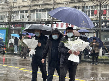 宗庆后追思会举行  杭州市民冒雨送最后一程