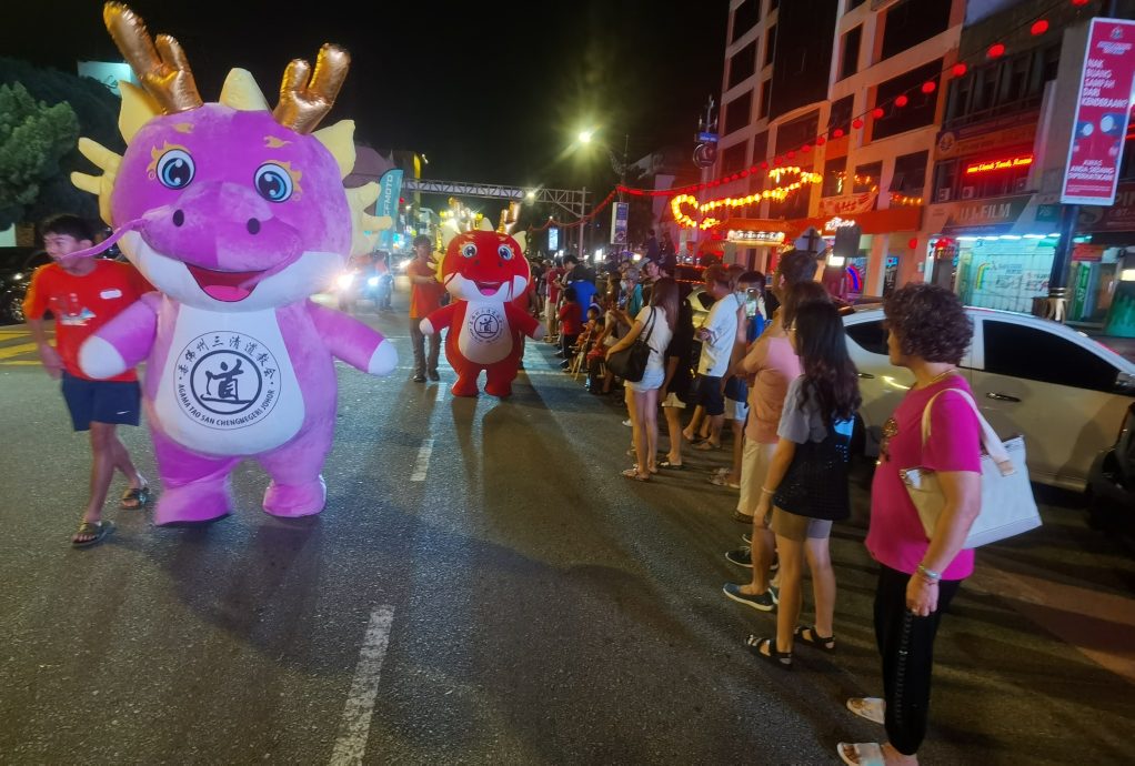 **已签发**柔：头条之一：柔三清道教会办道教主题大游行，逾5000人参与其盛