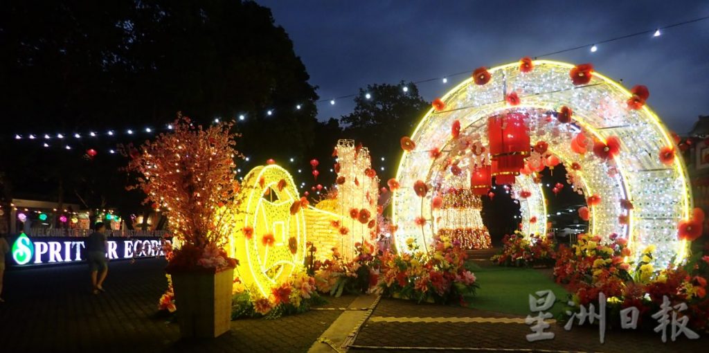 必勝生態公園  紅彤彤裝潢迎新春