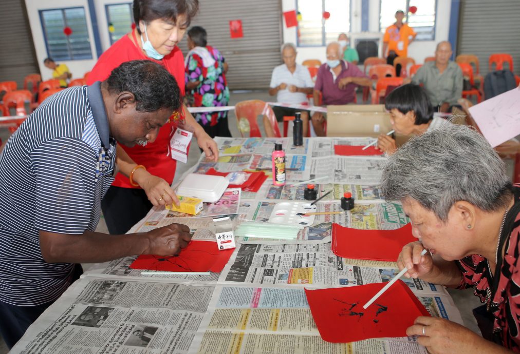 文冬州议员拨1万3000予3团体 400人坐黄包车吹梅庆新春