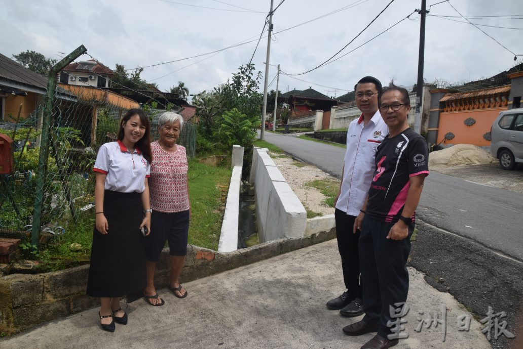 柔：【民生特工队】： 焦点地区：避兰东新村    避交通灯抄捷径  路窄车多 扰民