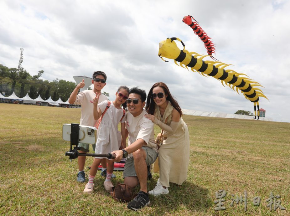 柔：【特稿】： 国际风筝节登场  各国选手28日“运动风筝”竞技