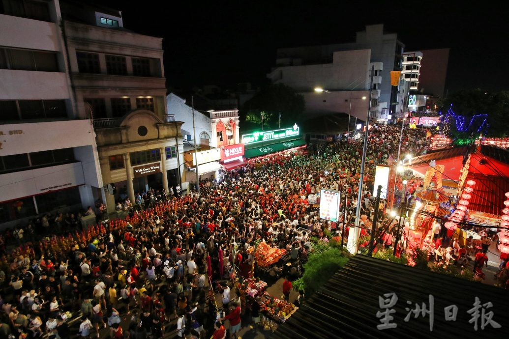 槟历年来最大型 2万人姓周桥拜天公