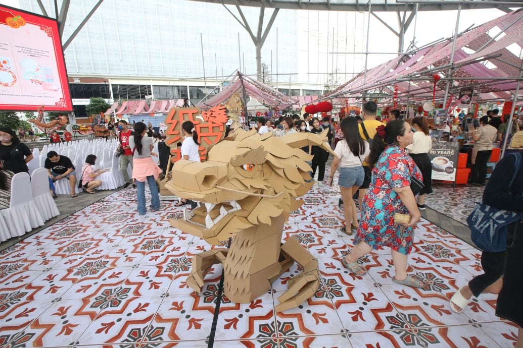 版头-大都会/新村博览会 突破10万人次／5图