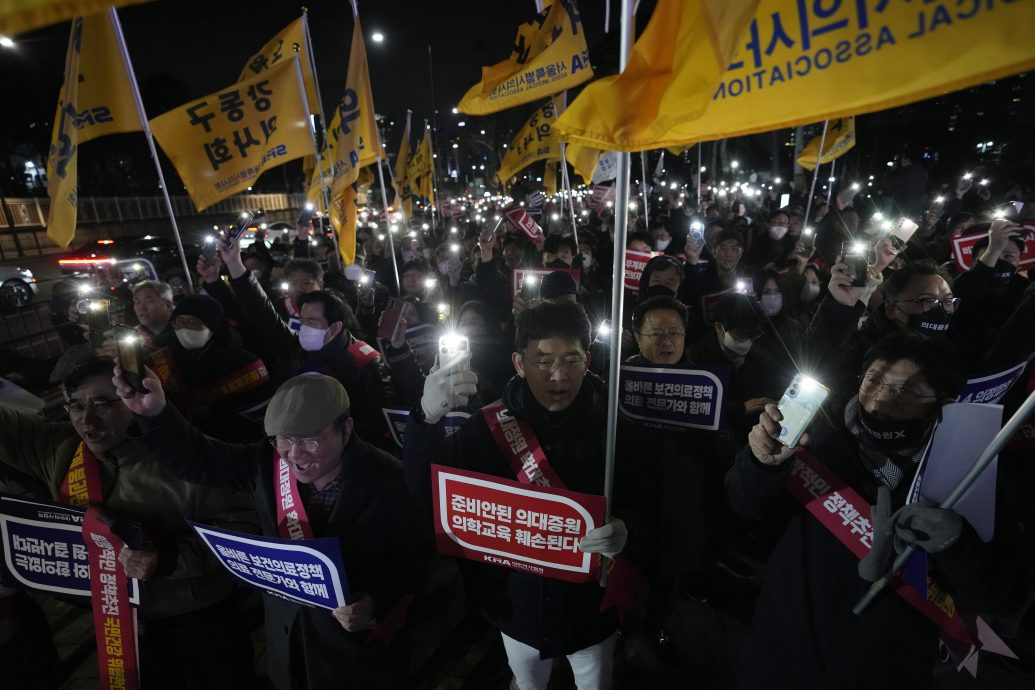 罢工抗议医学院扩招 韩国政府令实习医生返岗