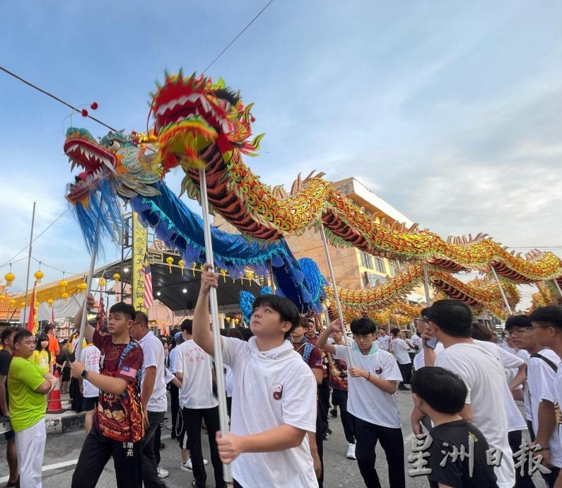 （年初四封面）柔：【新年特稿】：康元龙狮体育会168尺祥龙，讨个好意头