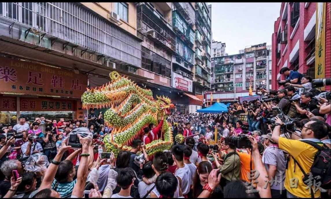 （年初四封面）柔：【新年特稿】：康元龙狮体育会168尺祥龙，讨个好意头