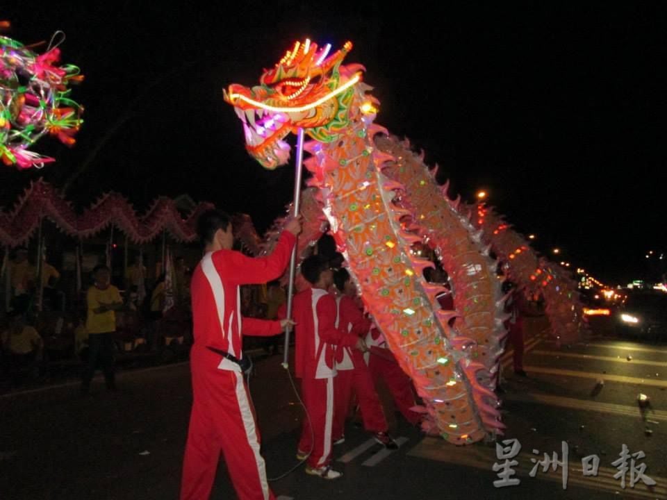 （年初四封面）柔：【新年特稿】：康元龙狮体育会168尺祥龙，讨个好意头