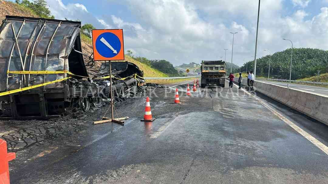 东：中枢大道劳勿交替路5A路段通车首天，拖格罗里失火阻断交通