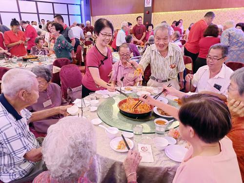 东：关丹客家公会天穿人日孝亲敬老晚宴