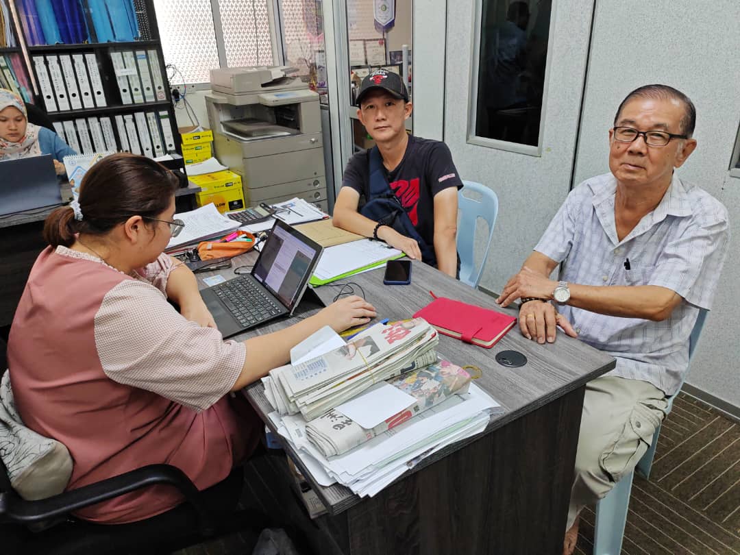 东：担心错失援金与补贴，长者截止前涌往服务中心注册PADU人潮倍增。