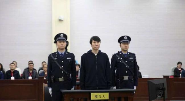 中国足名将李铁承认5项罪名　法院择期宣判