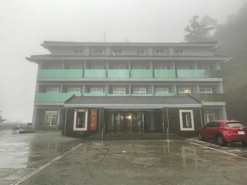 台湾合欢山降雨夹冰霰、玉山下冰珠