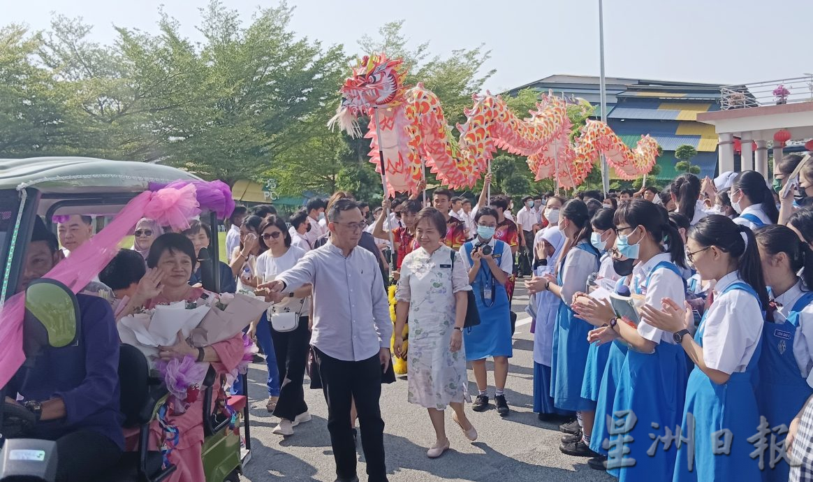 培南华中副校长冯燕琼 服务杏坛33载荣休