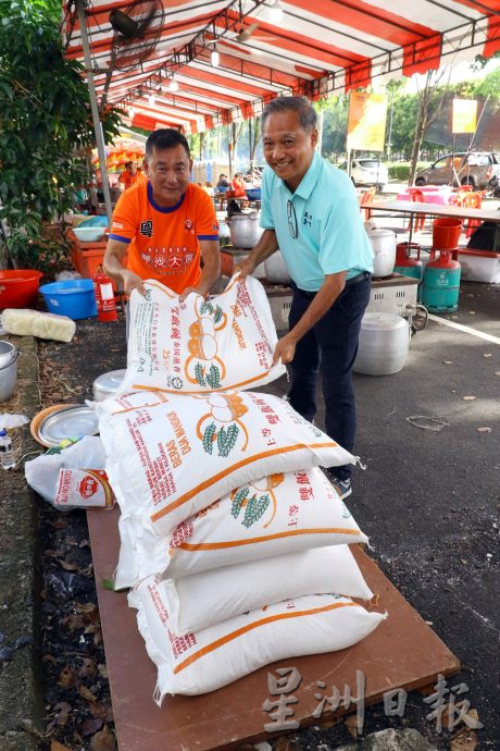 **已签发**柔：第二版头条：“义兴一巷迎神会” 连办50年，老街坊团聚联络站