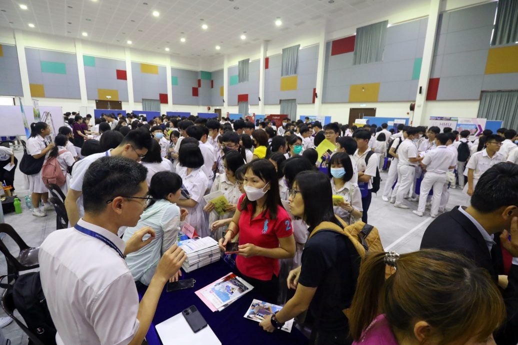 **已签发**（教育版头）柔：宽中至达城分校中国教育展 吸引逾1700位学生观展