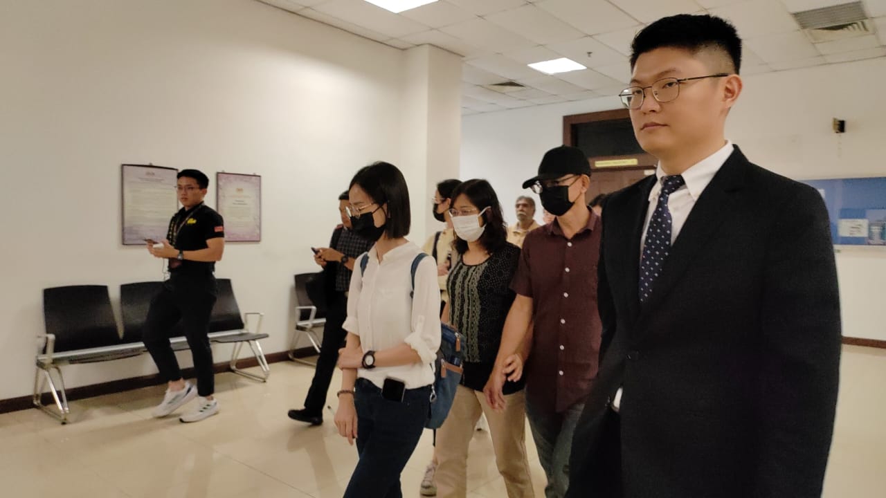 蔡志权离开法庭 全程沉默