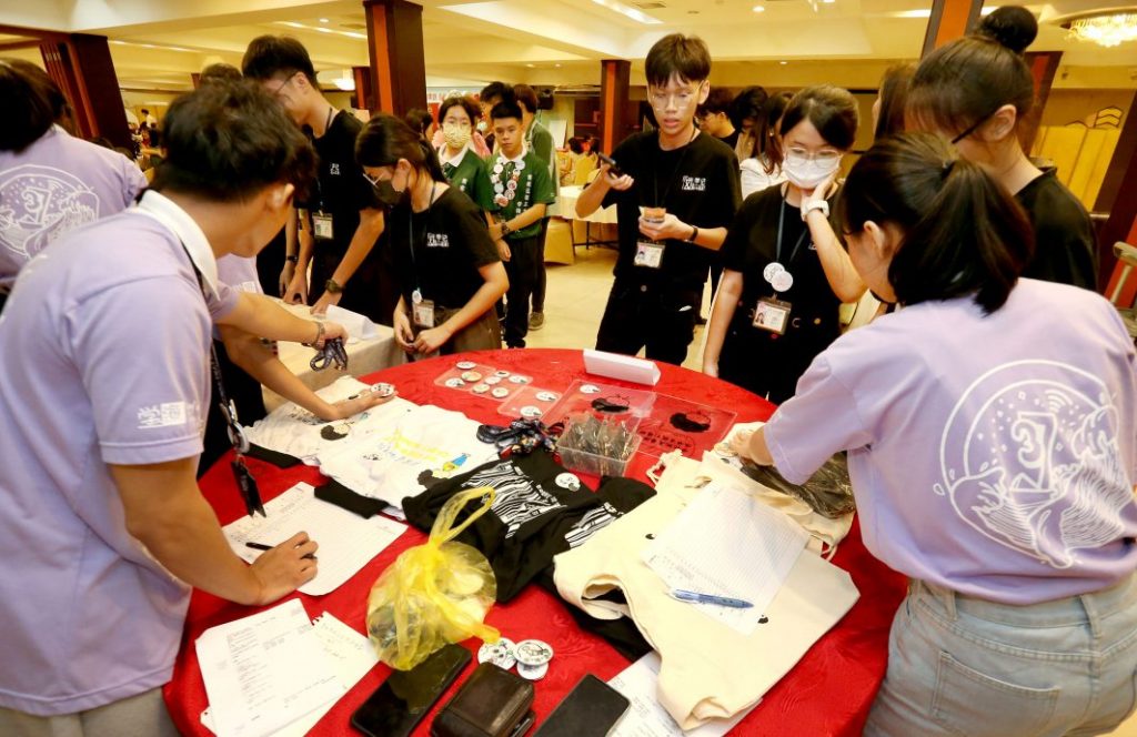 霹学记队庆40周年“一生一起走” 250历届学记回家   