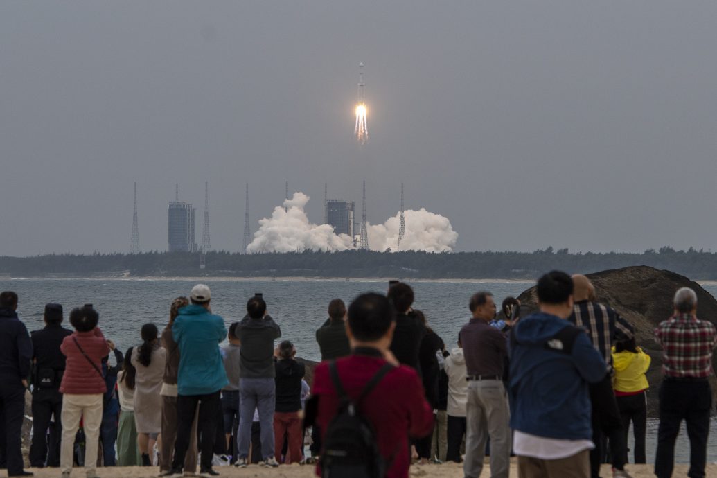 鹊桥二号中继星发射升空　将建新「鹊桥」提供地月间中继通信