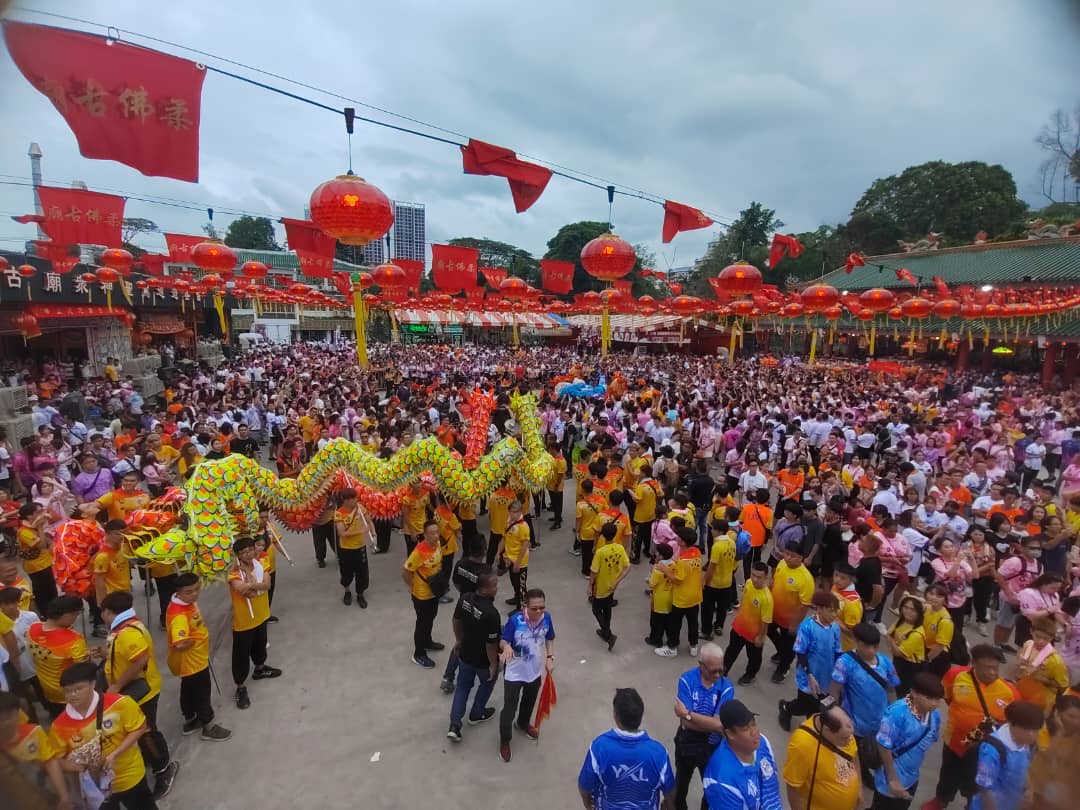 （已签发）柔：两人非法航拍游神，警方接投报