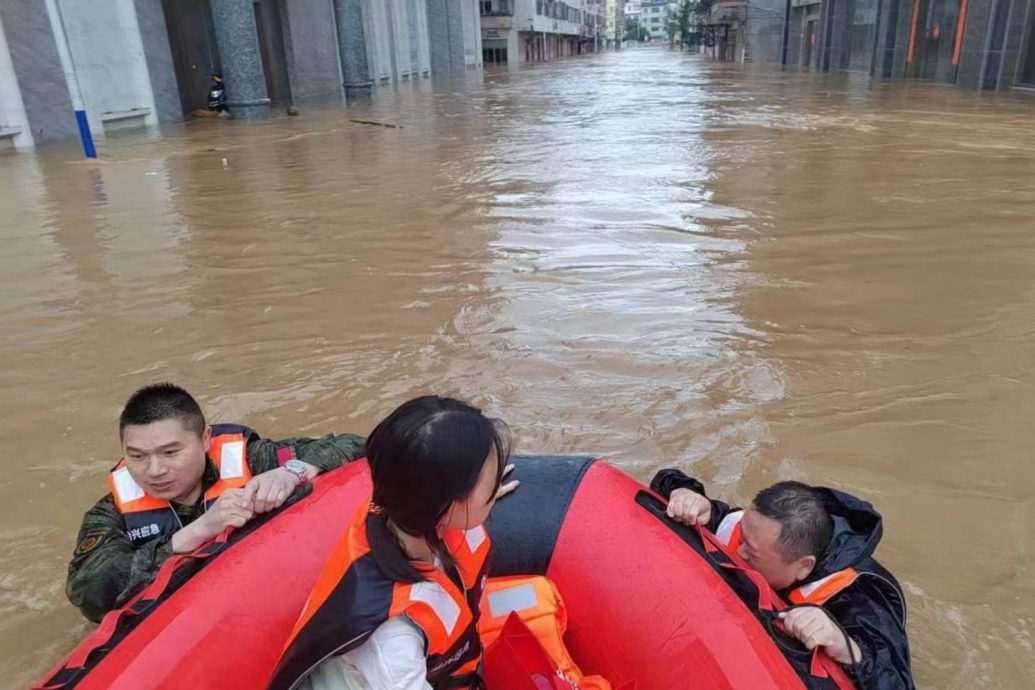 中国南方连日暴雨 广东“50年一遇”大洪水