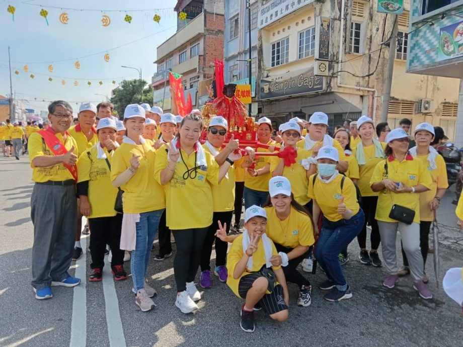 供星洲网/淡边海南会馆首次主办神明游行，获近2000人参与