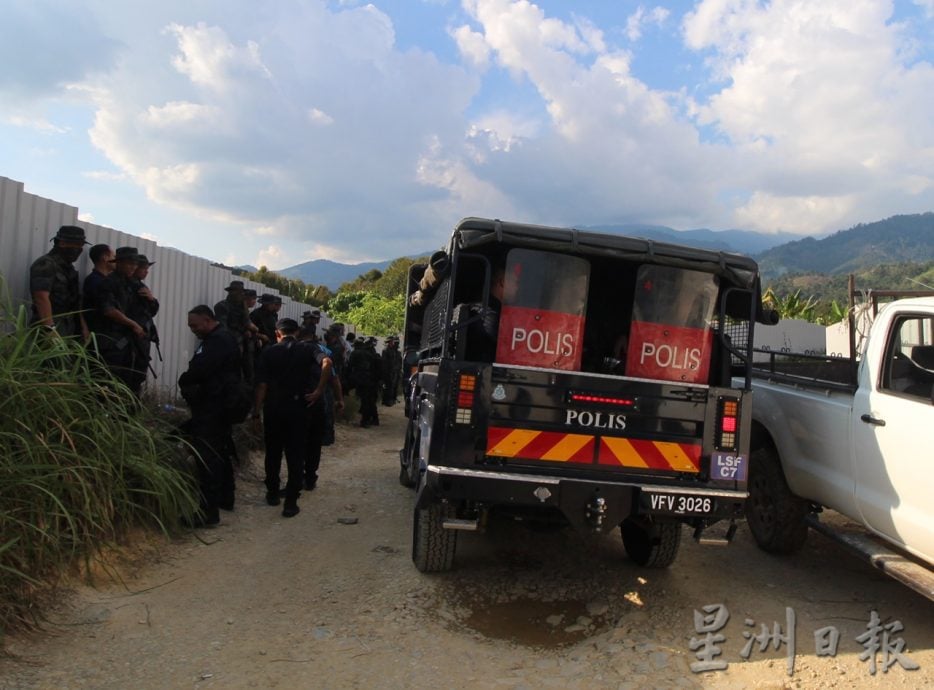 全国：森林局及警察破门闯私人榴梿芭，逮捕一名无地契女农民，与农民对峙长达4个小时