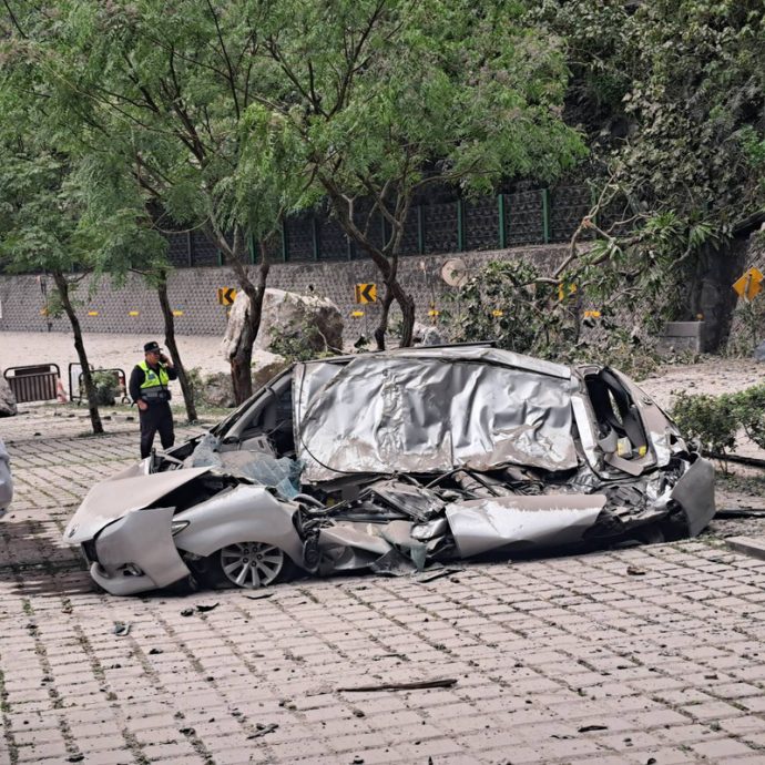  台湾地震 | 苏花汇德隧道前落石砸烂车男当场死亡