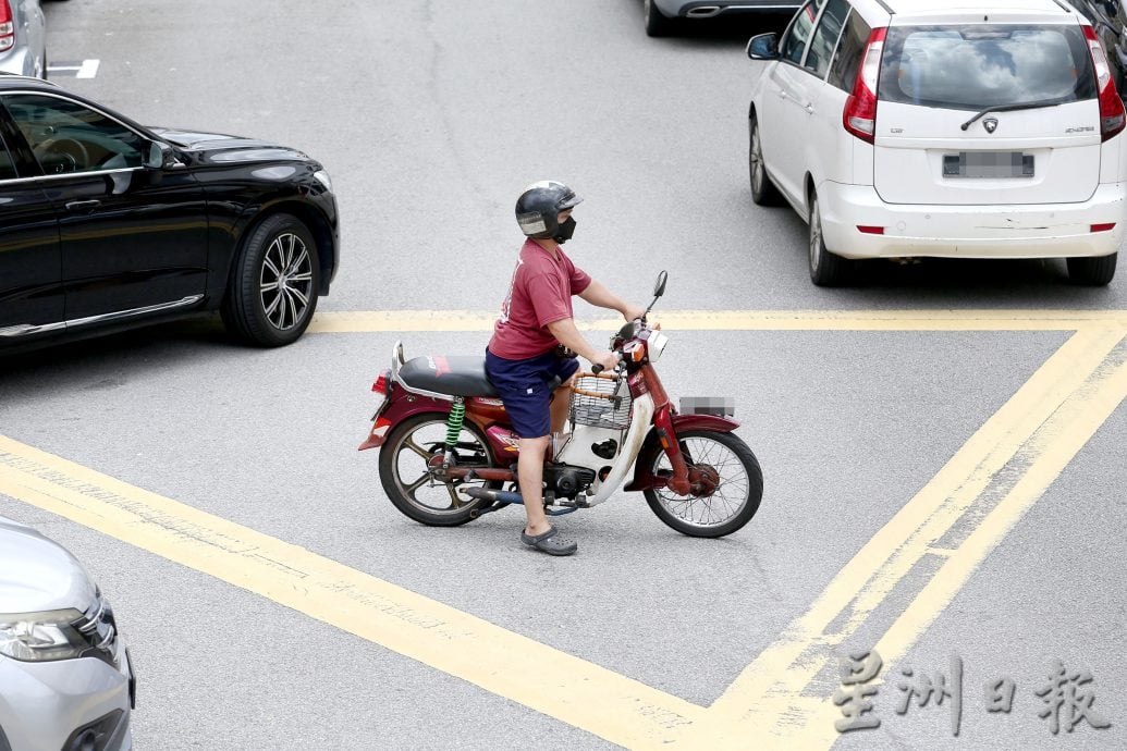 怡保下午1时许迎无影日  影子暂时不见了