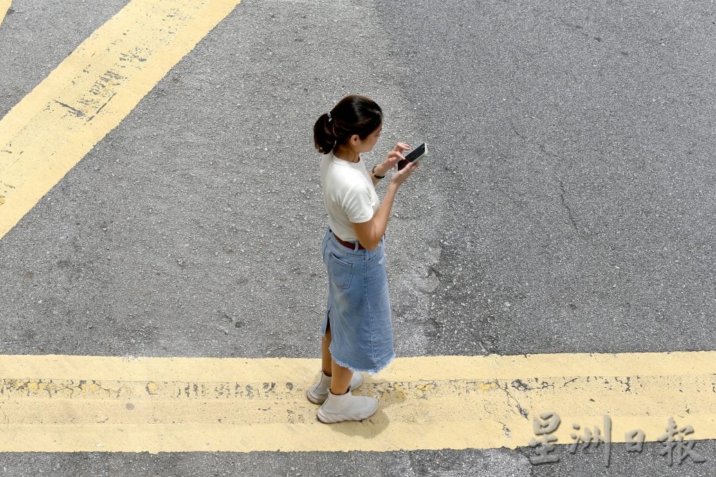 怡保下午1时许迎无影日  影子暂时不见了