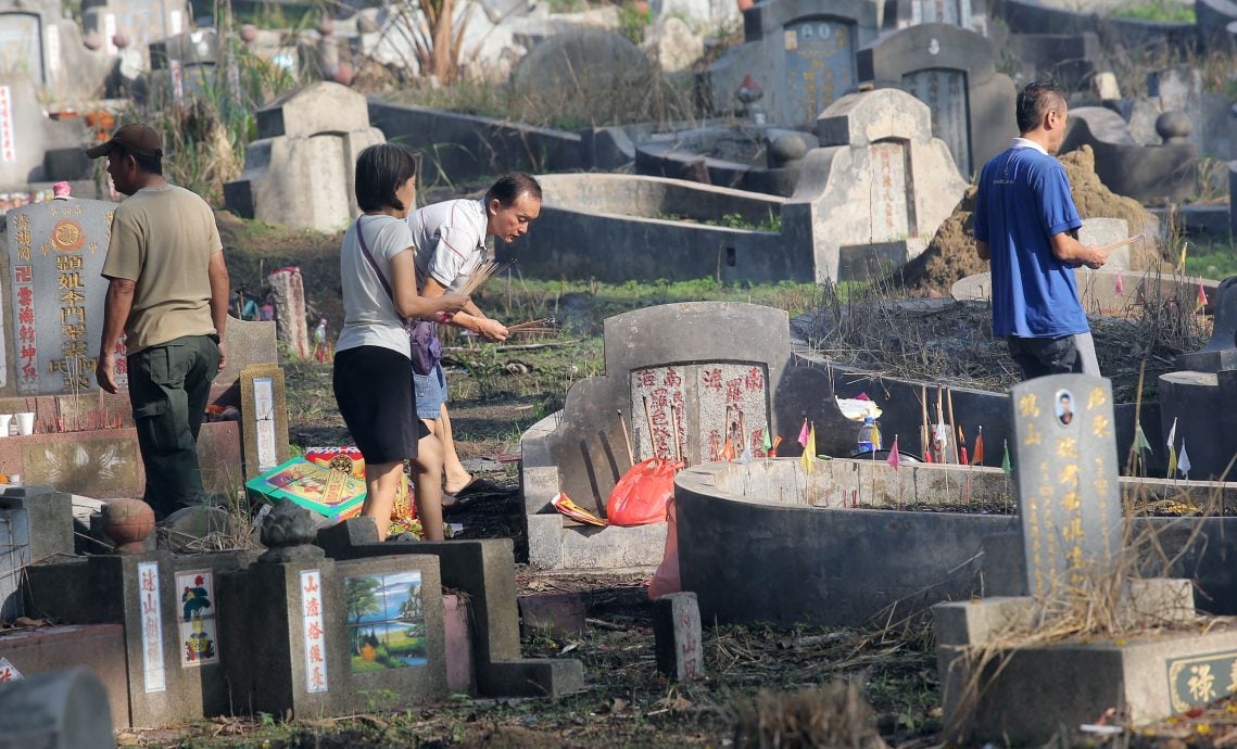 扫墓高峰期结束 清明正日 义山巴刹未涌现人潮