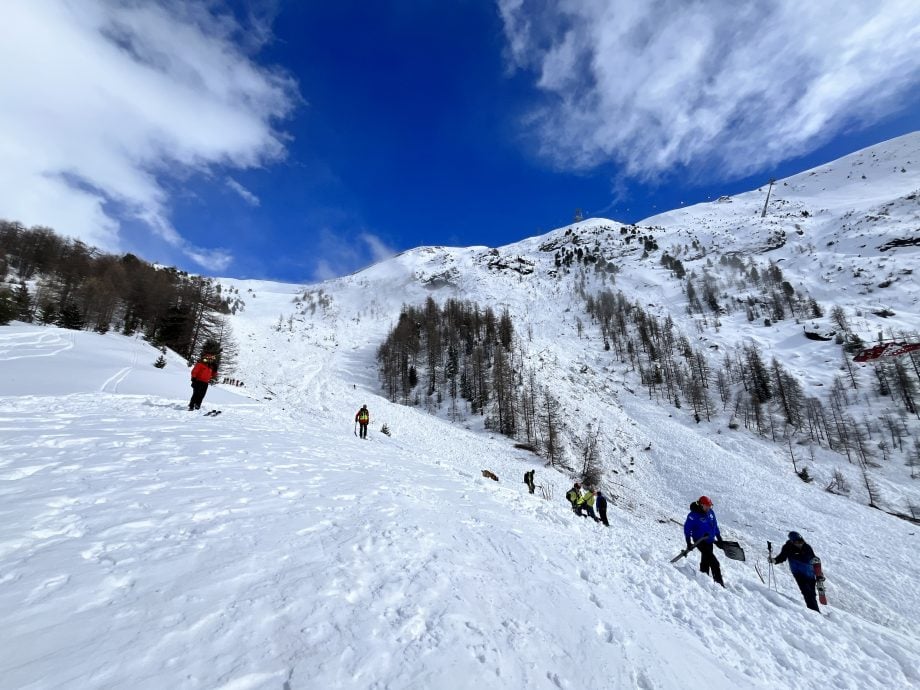 瑞士滑雪度假村雪崩3死 包括1名15岁美国少年