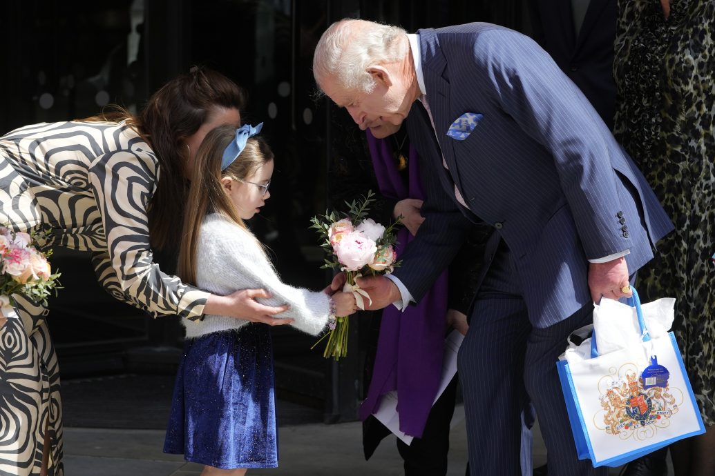 英王查爾斯三世恢復公務行程 參訪倫敦癌症中心