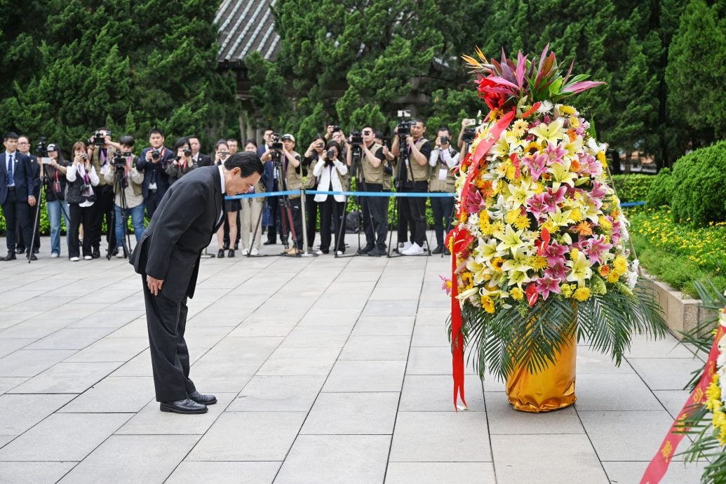 马英九访广州黄花岗  慰问花莲地震 盼一切平安