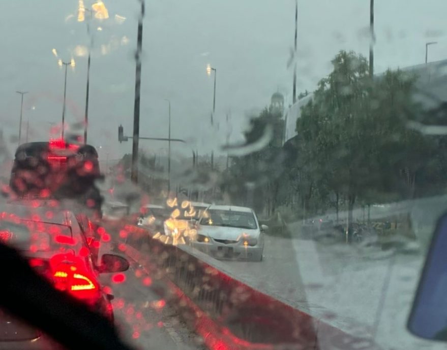 下午大雨又酿祸　加影市中心多处闪电水灾