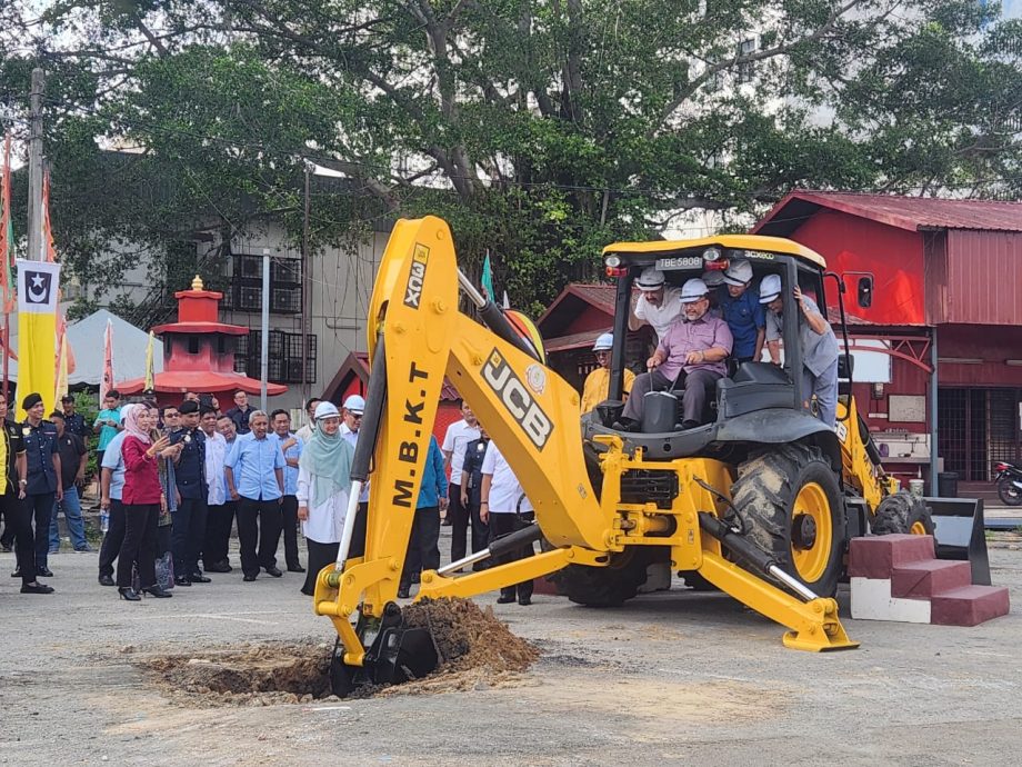 东5：瓜登市政厅与私人房地产发展商合作进行的30楼服务公寓计划今日进行动土，预计48个月竣工。