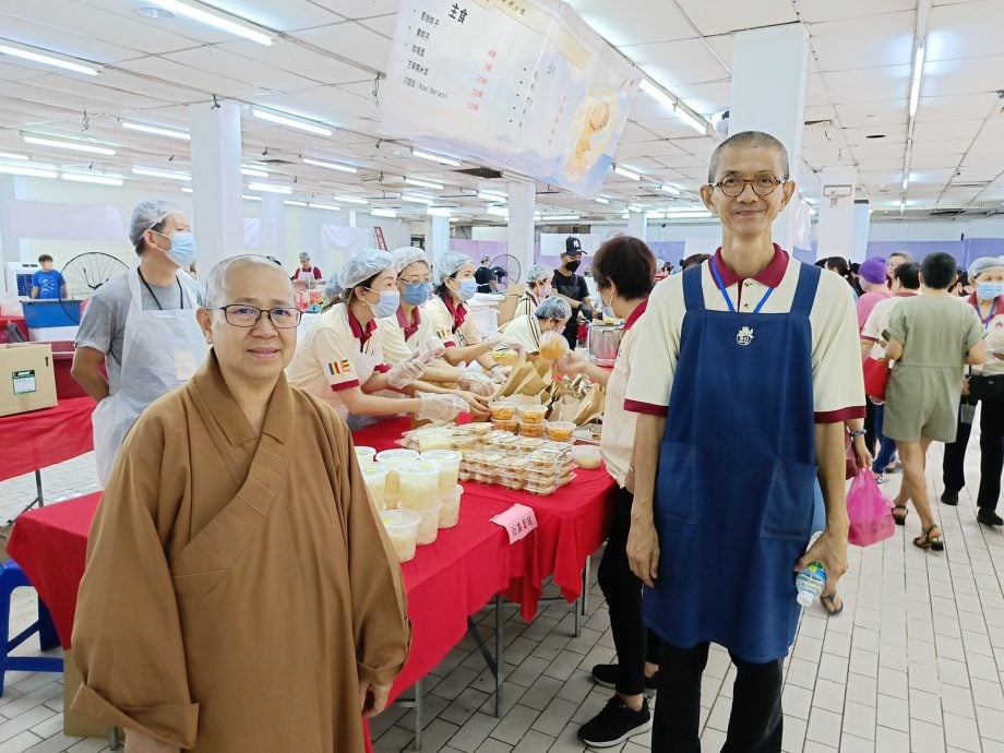 东：卫塞节共浴佛光 佛光山关丹禅净中心素食义卖园游会热闹