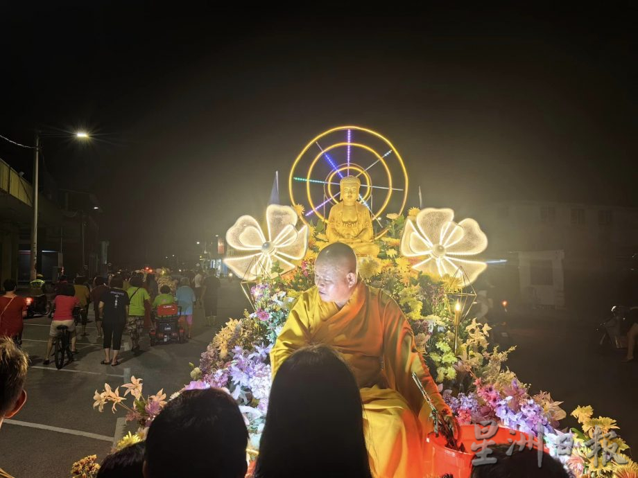 东：吉拉央佛教会庆祝卫塞节