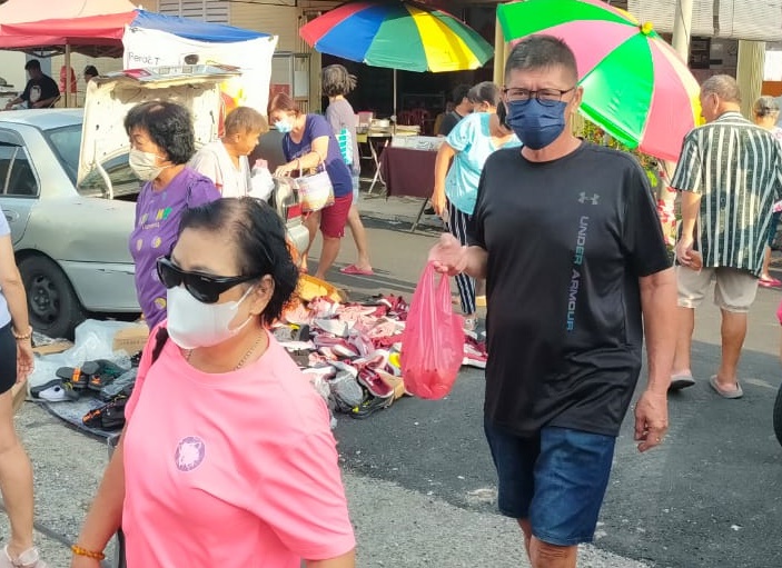 東：新加坡確診病例上升人們重戴口罩