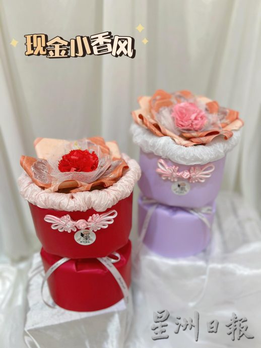 东：母亲节快乐 送花束礼品 母亲甜心里