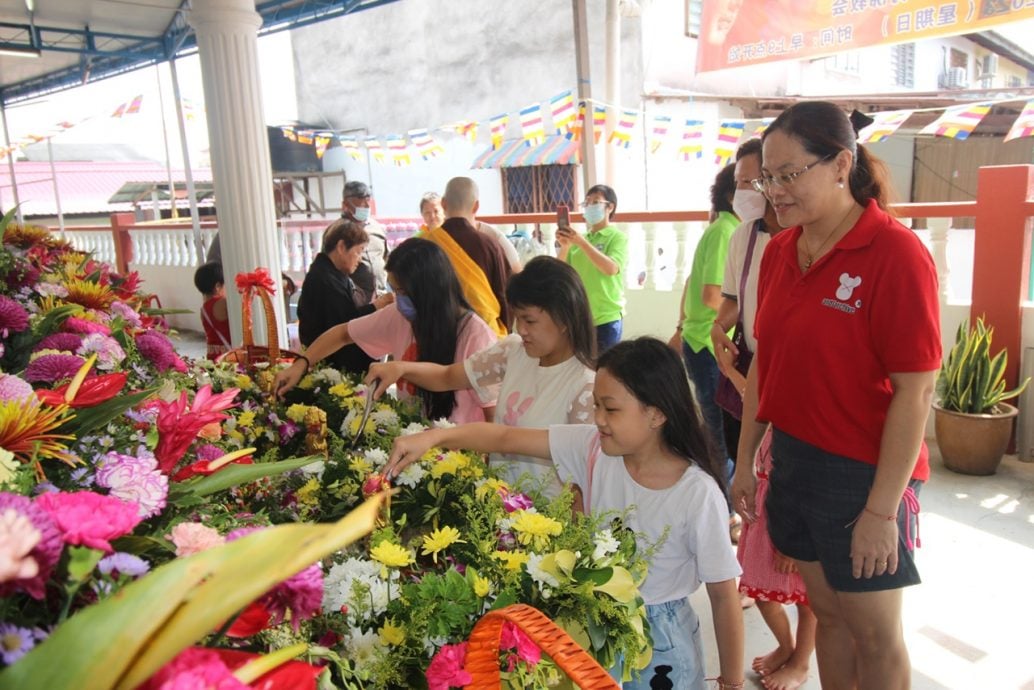 东：邹宇晖说，马来西亚各族自由庆祝宗教节日，堪称各国楷模