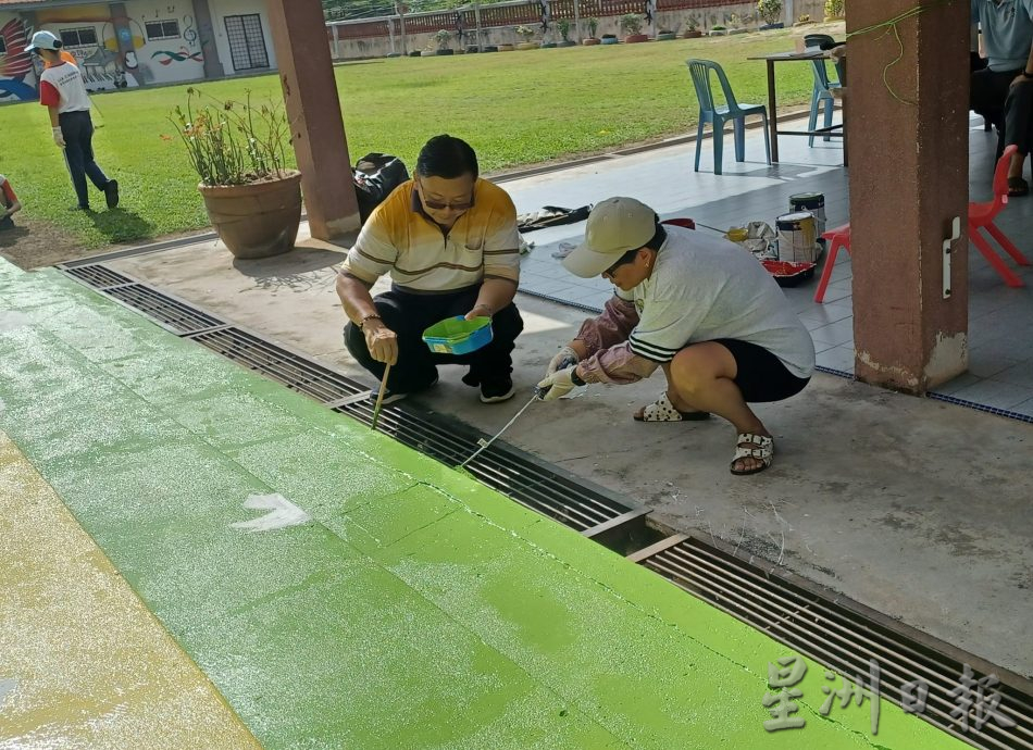 東：金馬揚華小獲教育部撥款予家協進行昌明大馬大掃除 臺階華麗變身為彩虹追夢區