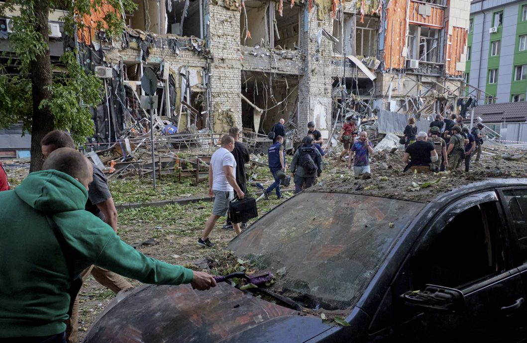 俄罗斯空袭五金超市酿6死40伤 泽连斯基批“卑鄙”