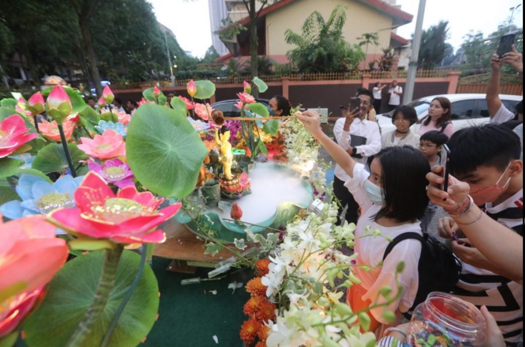 元首伉俪献祝福 卫塞节吉祥