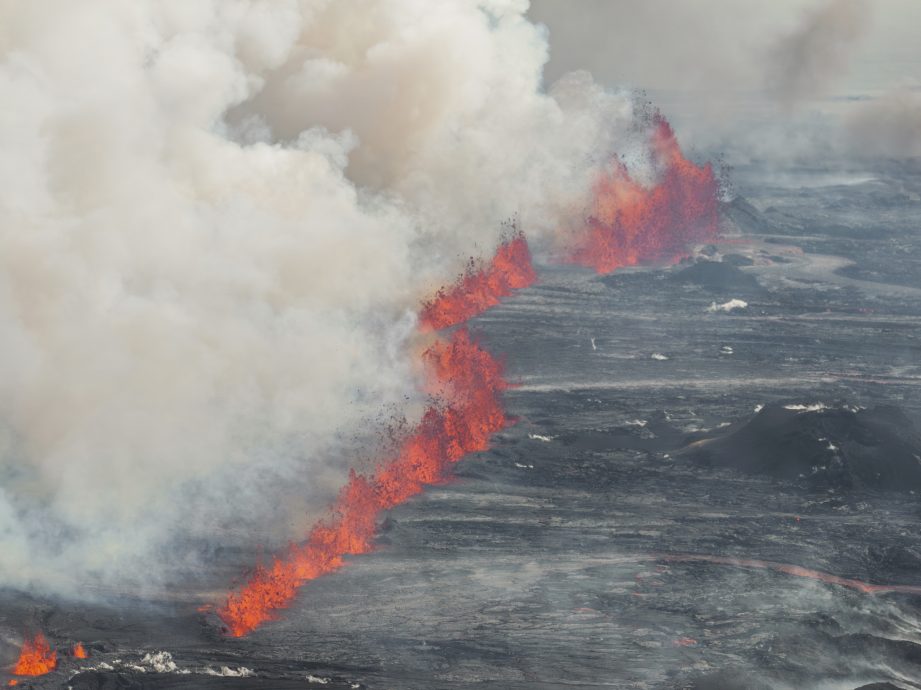 冰島雷恰角半島發生火山噴發