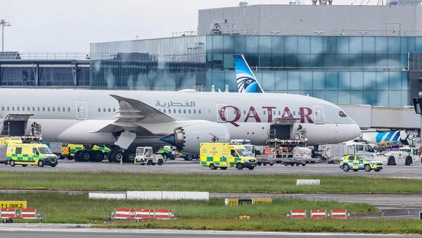 卡塔尔航空一客机遇严重气流，10多人受伤